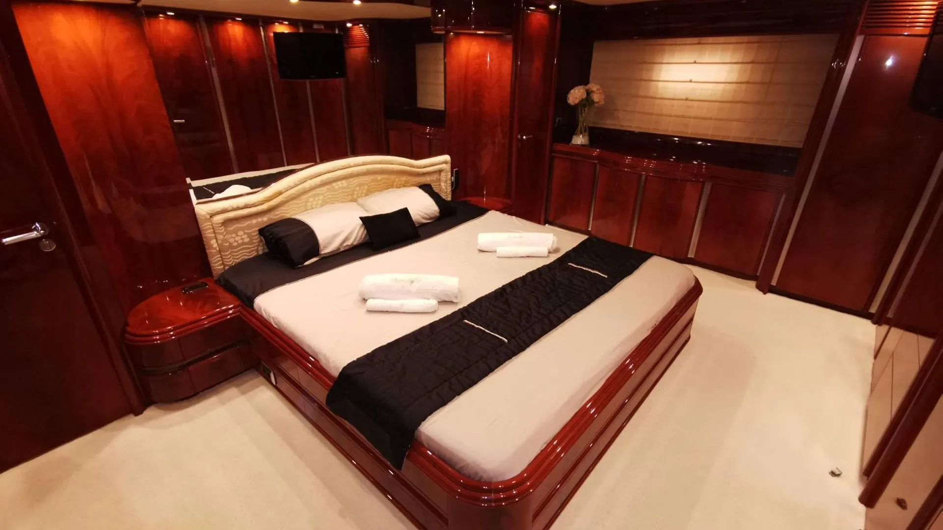 Luxury Yacht Barcelona Hotel Botel